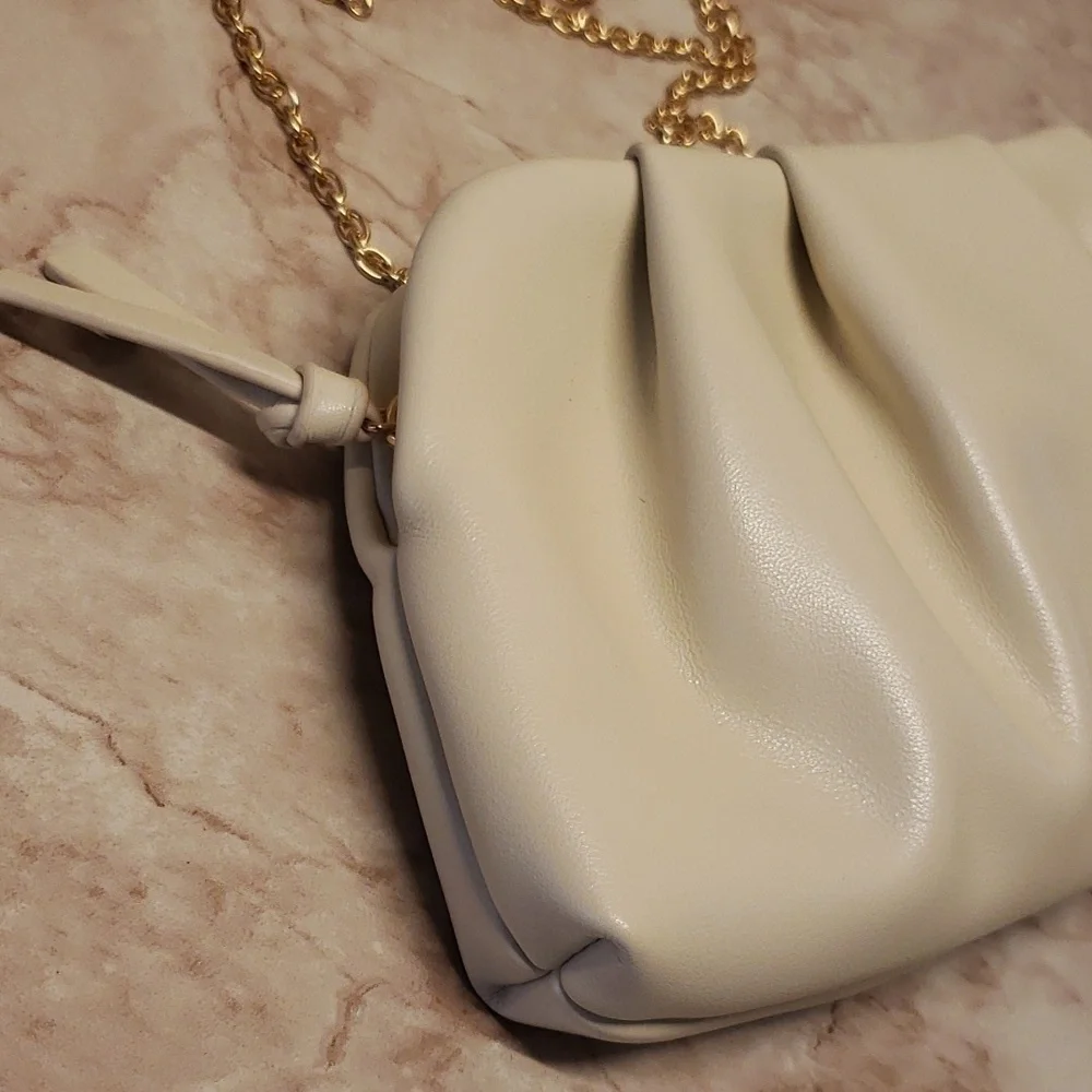 Charming Taylor off white vegan chain crossbody convertible clutch bag
